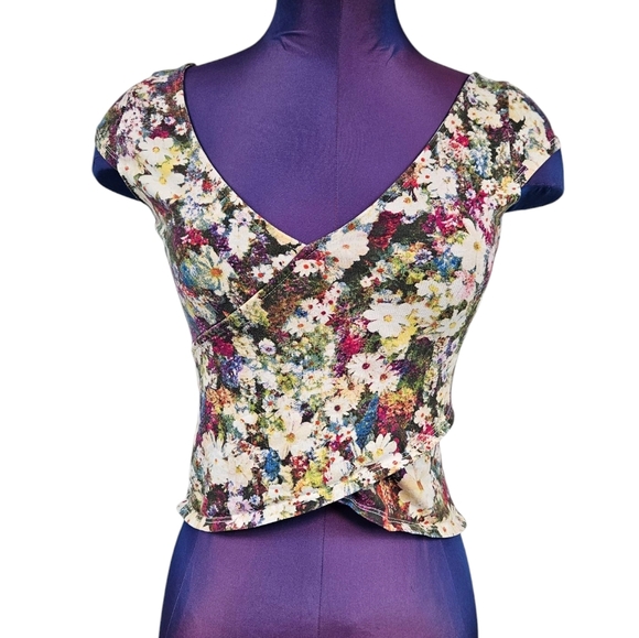 Guess Y2K Floral Faux Wrap Crop Top Short Sleeve‎ Size Small Women's R47 - Picture 7 of 7